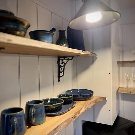 Period Apartment, Great Views, In Heart Of Town. 브래드포드온아본 외부 사진