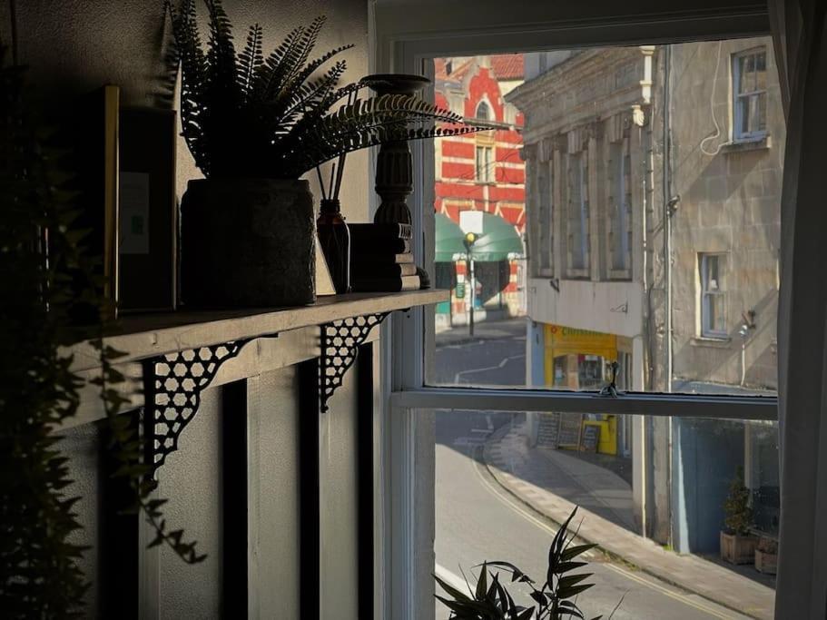 Period Apartment, Great Views, In Heart Of Town. 브래드포드온아본 외부 사진