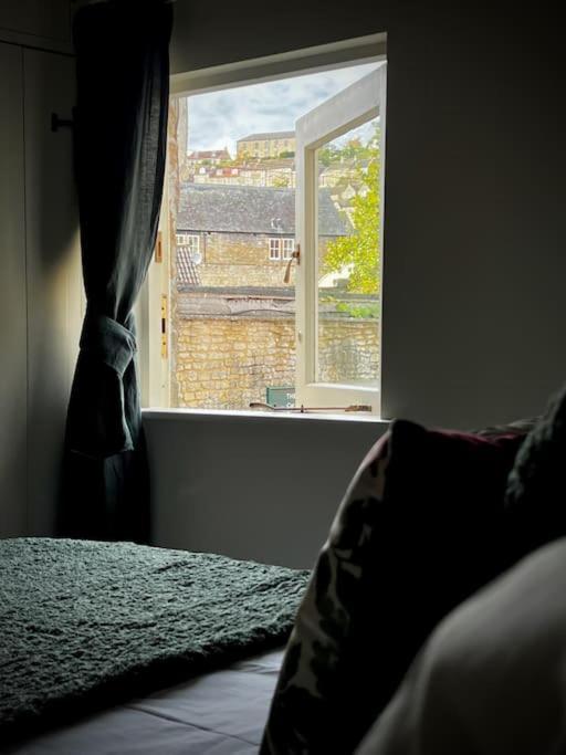 Period Apartment, Great Views, In Heart Of Town. 브래드포드온아본 외부 사진