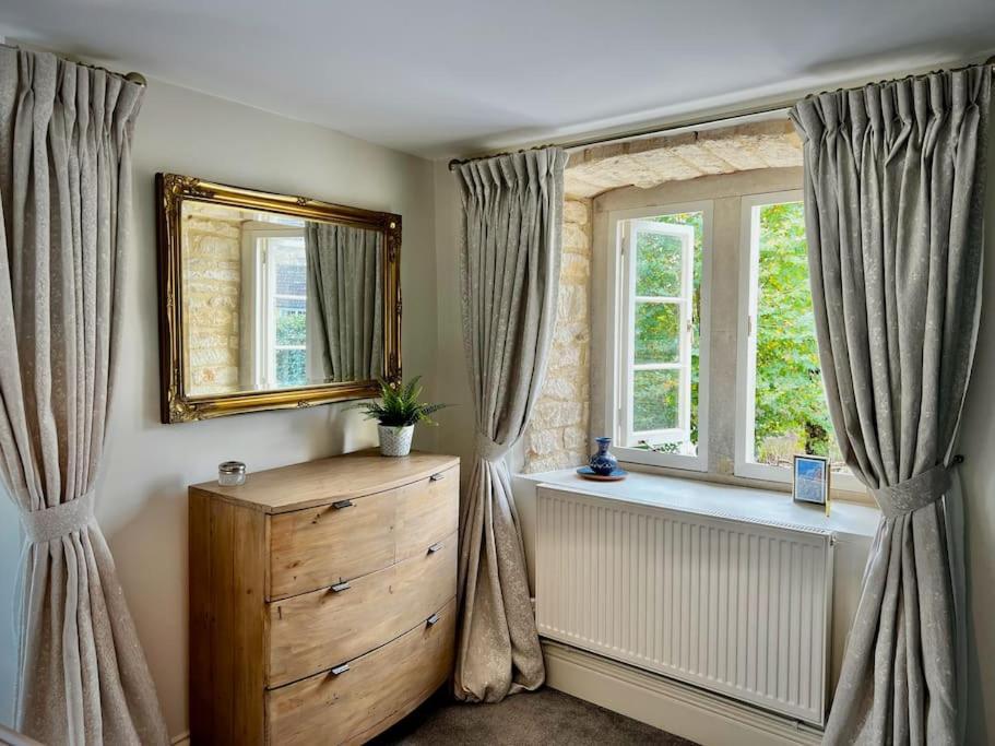 Period Apartment, Great Views, In Heart Of Town. 브래드포드온아본 외부 사진